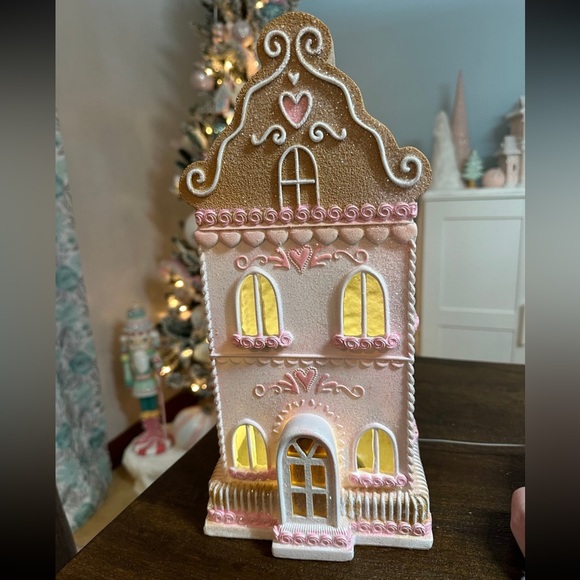 Cashmere & Cupcakes Pink Valentine’s Day Gingerbread House - Picture 3 of 11
